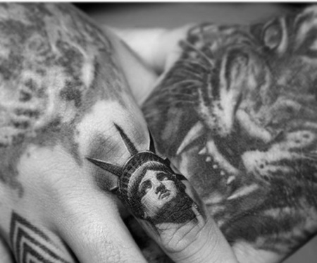 手指自由女神图像纹身图案