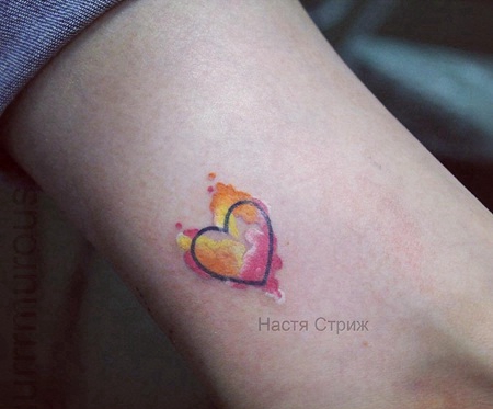 脚踝小清新爱心泼墨小图案纹身图案