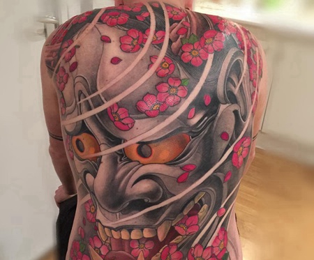 男士满背般若和粉色樱花纹身图案