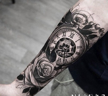 美好时光，手臂时钟玫瑰创意纹身