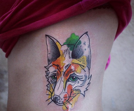 侧腰彩色个性泼墨狐狸头部纹身图案