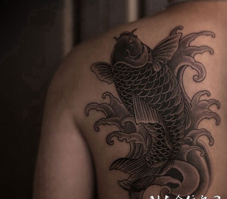 飞黄腾达，后背鲤鱼纹身