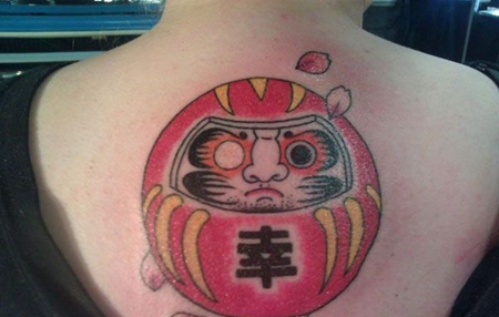 后背不倒翁达摩纹身图案