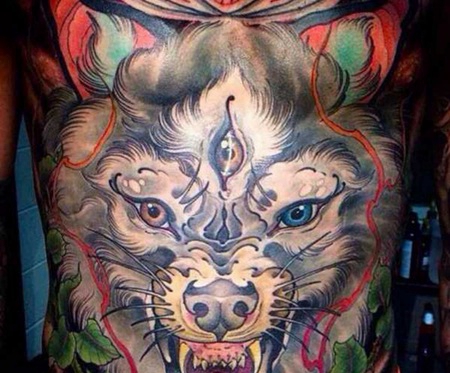腹部彩色三眼狼纹身图案