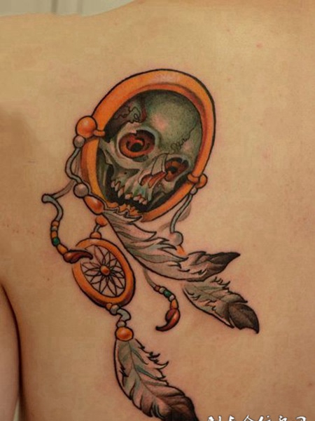 后背好看的骷髅捕梦网纹身