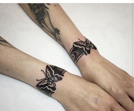 手腕小蝴蝶纹身图片