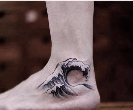脚踝好看的浪花纹身图案