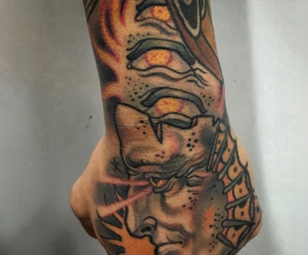 手背彩绘欧美人物纹身图案