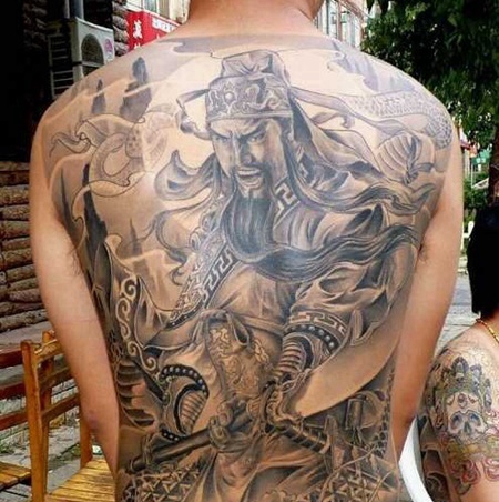 满背黑灰色关公纹身图案