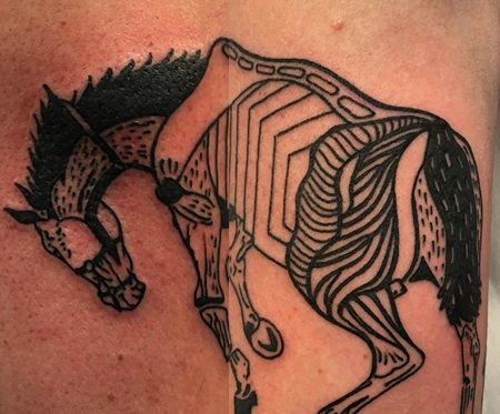 线条点刺马纹身图案