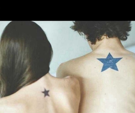 情侣背部五星纹身图案