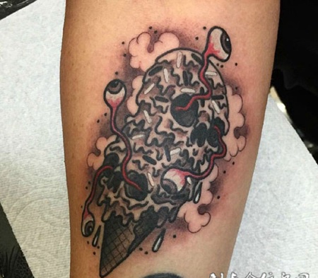 重口味冰淇淋，手臂骷髅纹身