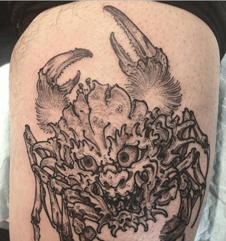 大腿黑白日式螃蟹般若纹身图案