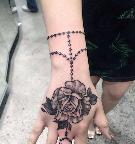 手部玫瑰戒指手链纹身图案