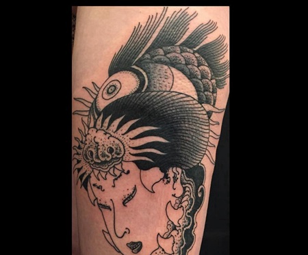 小腿上的艺妓头部纹身图案