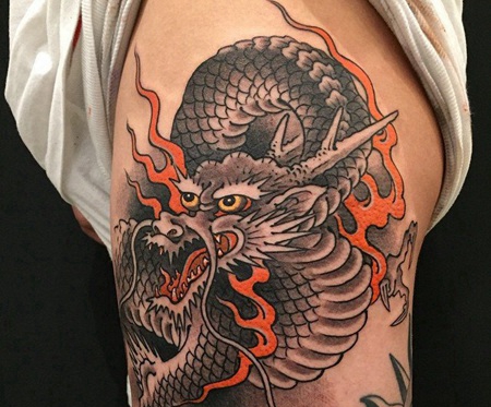 大腿外侧日式龙纹身图案