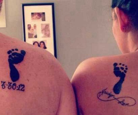 情侣背部脚印纹身图案