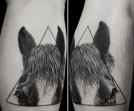 几何马局部写实纹身图案