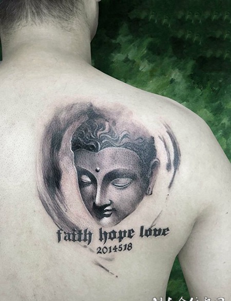 心中有佛，后背佛祖刺青
