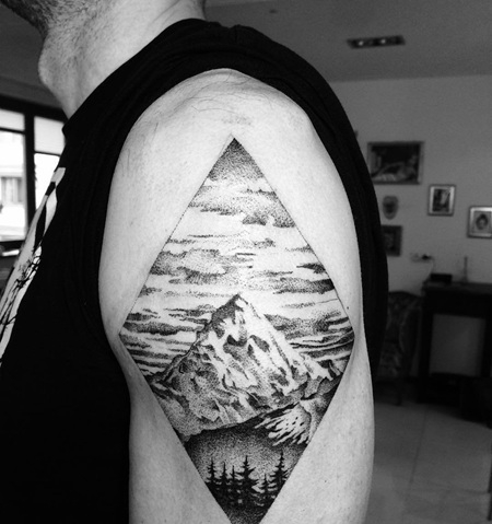 男士大臂几何山水纹身图案