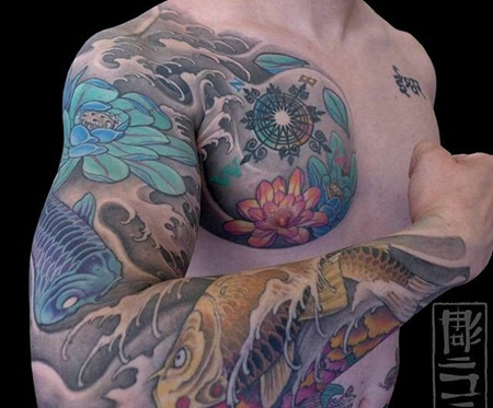 男士半甲鲤鱼莲花纹身图案
