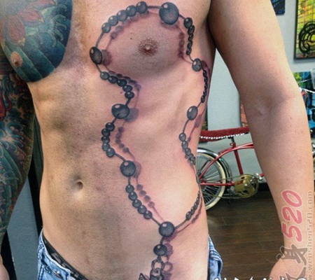 关于十字架的黑色素描点刺技巧项链纹身图案