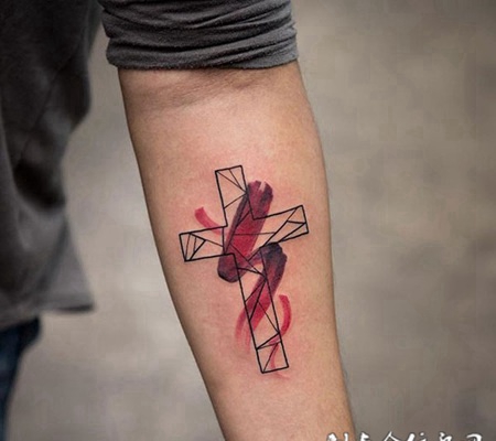 墨染的信念，手臂个性十字架纹身