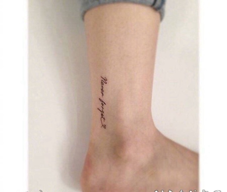 女生脚腕上黑色线条简约小图案文艺小清新纹身图案