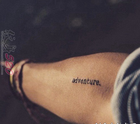 简约线条描绘的精致小清新纹身图案