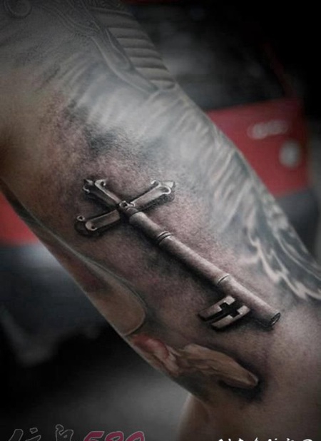 创意十足的抽象线条简单十字架纹身图案