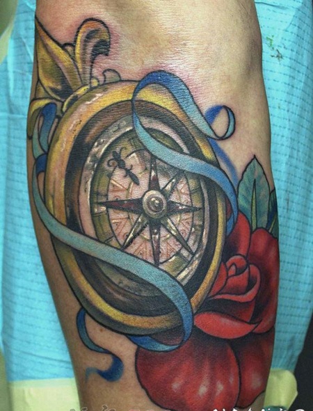 关于指南针的黑色素描点刺技巧复古纹身图案