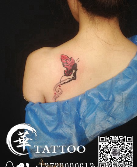女性背部小精灵纹身