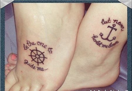 关于闺蜜的黑色线条心形花体英文纹身图案