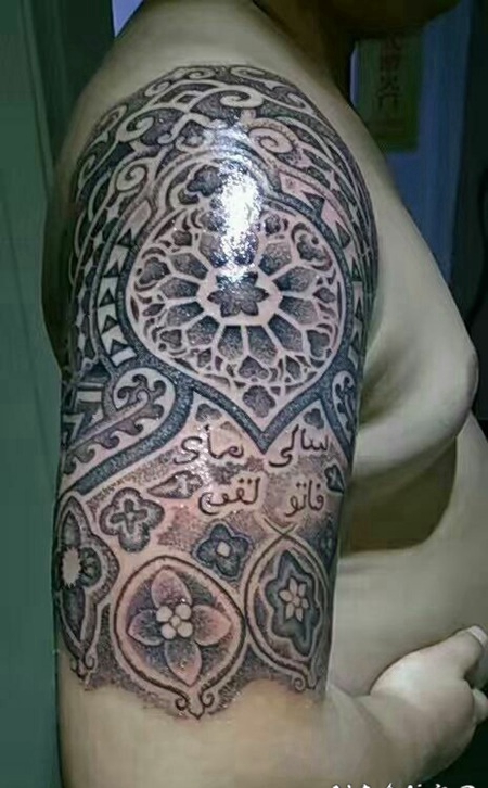 超大臂点刺图腾纹身