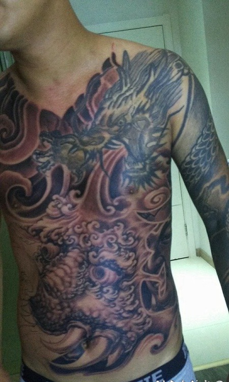 上身龙纹身失败纹身遮盖