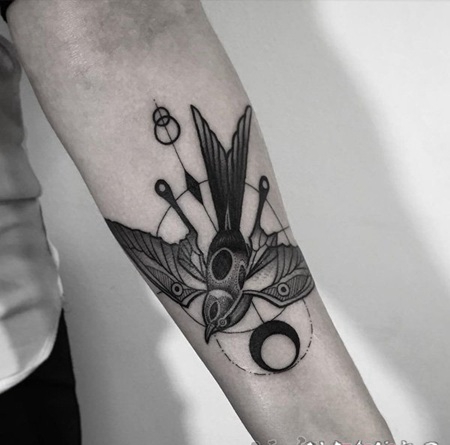 个性黑色点刺技巧抽象线条小鸟纹身图案