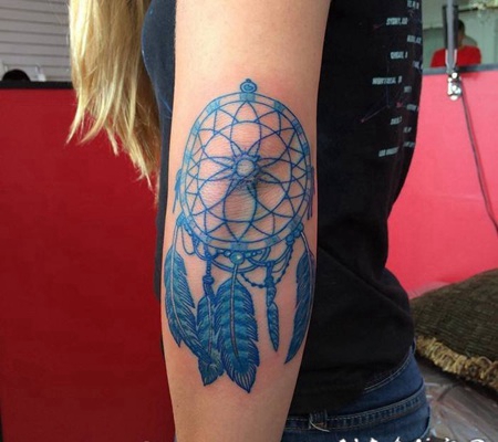 女生喜爱的天蓝色可爱小清新纹身图案