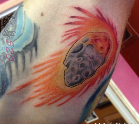 宛若有着太空梦想的陨石纹身图案