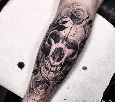 透骨之美，手臂骷髅玫瑰创意纹身