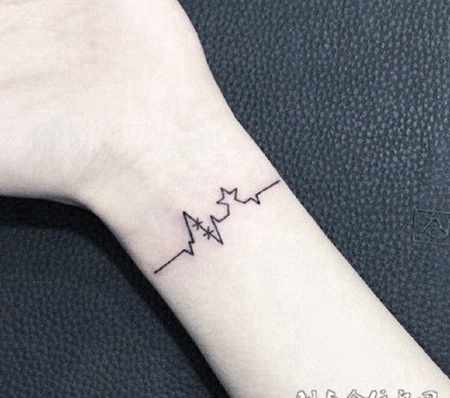 简约风，手腕心电图纹身