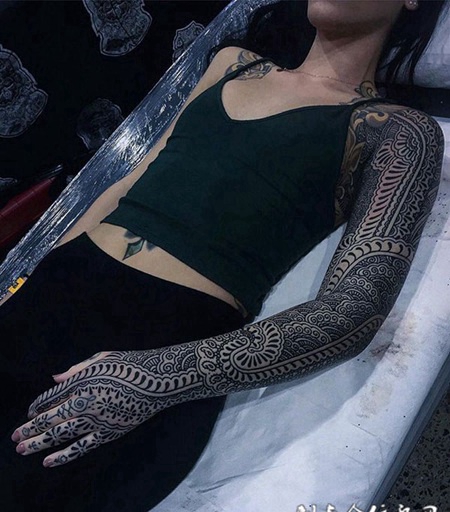 密集恐惧，个性爆表的图腾花臂纹身