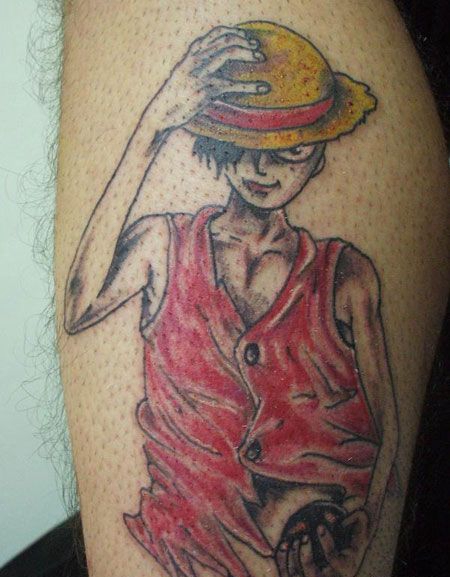 小腿上的动漫海贼王路飞纹身图案