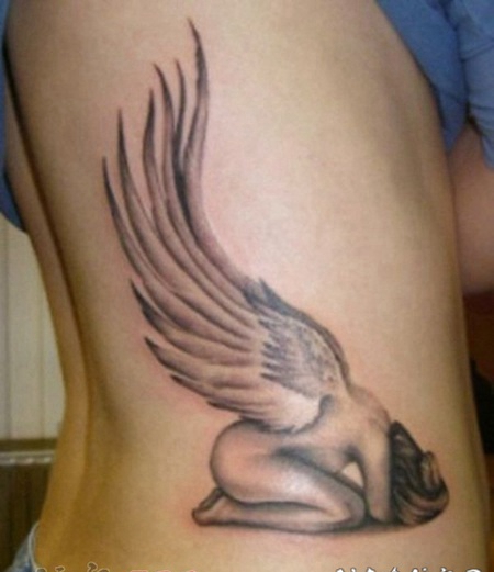 关于天使翅膀的黑色素描创意纹身图案