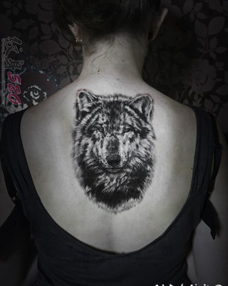 关于狼的黑色素描超写实霸气狼头纹身图案