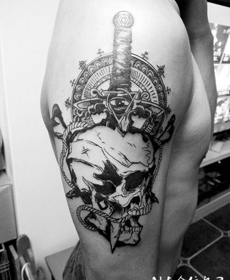 信仰之刺，手臂骷髅匕首纹身图案