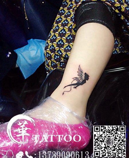 脚踝处性感小精灵纹身