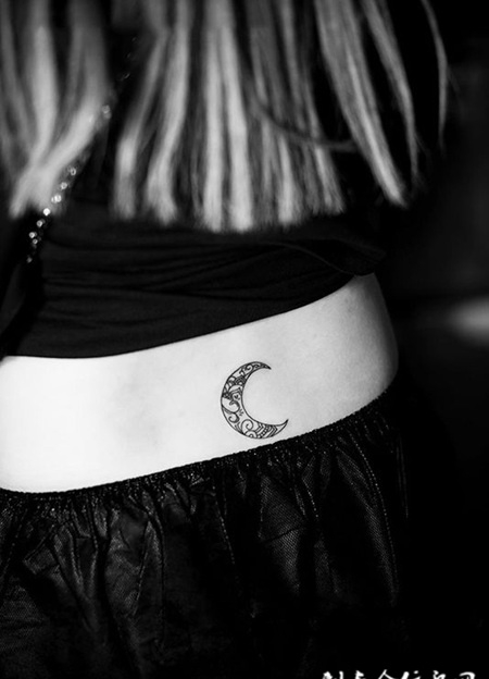 月神的祝福，腰部个性月亮图腾纹身