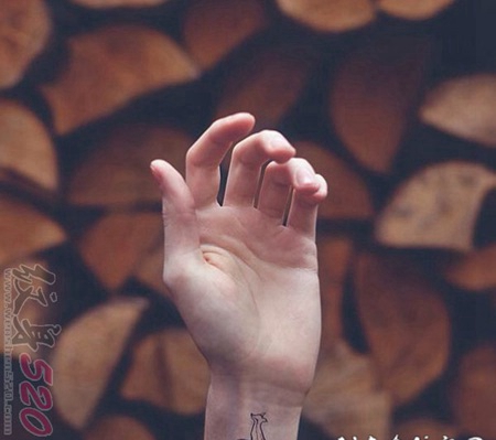 女生小清新简单线条个性纹身图案