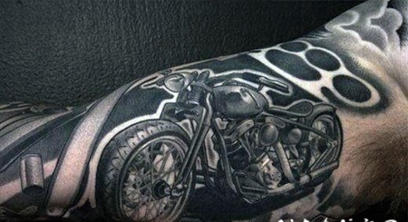 1男生超酷炫霸气创意个性摩托车纹身图案