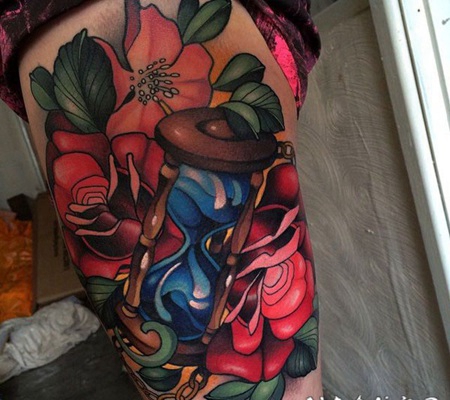 唯美沙漏，大腿newschool玫瑰沙漏彩绘纹身